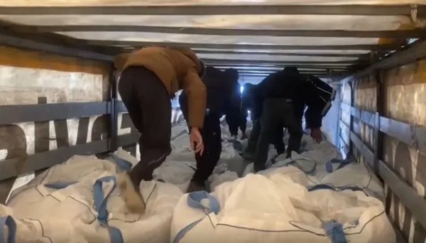 Amasya'da göçmen operasyonu: Çuvalların arasına saklanmışlar!